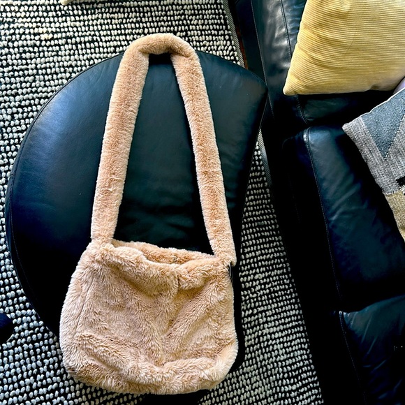 BRAND NEW w tags FUR SHOULDER BAG - Picture 4 of 5